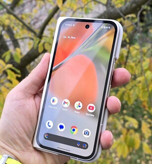 Google Pixel 9 Pro Fold smartphone Notebookcheck review (image source: Marcus Herbrich)