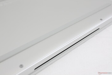 Front edge is indented so the lid is easier to open unlike on the Asus Zephyrus G14