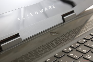 Alienware m15 (i7-8750H, GTX 1070 Max-Q) Laptop Review 