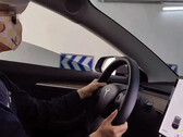 Ms. Zheng's Tesla screen acted out in a scary coincidence (image: Chengdu) 
