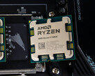 The AMD Ryzen 5 7600X has dropped to a new low price on Amazon. (Image source: Notebookcheck/Sebastian Bade)