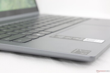 The base looks good from afar, but any sense of luxurious fades away when handling its plastic surfaces