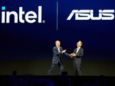 The heads of Intel and Asus laughing at the Computex keynote. (photo: Andreas Sebayang/Notebookcheck.com)