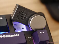 The metal knob is customisable and removable. 