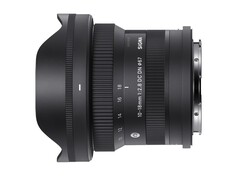 The 10-18mm F2.8 with petal hood (Image Source: SIGMA)