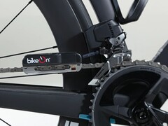 CycleClick can be mounted directly onto the bicycle chain. (Image source: BikeOn)