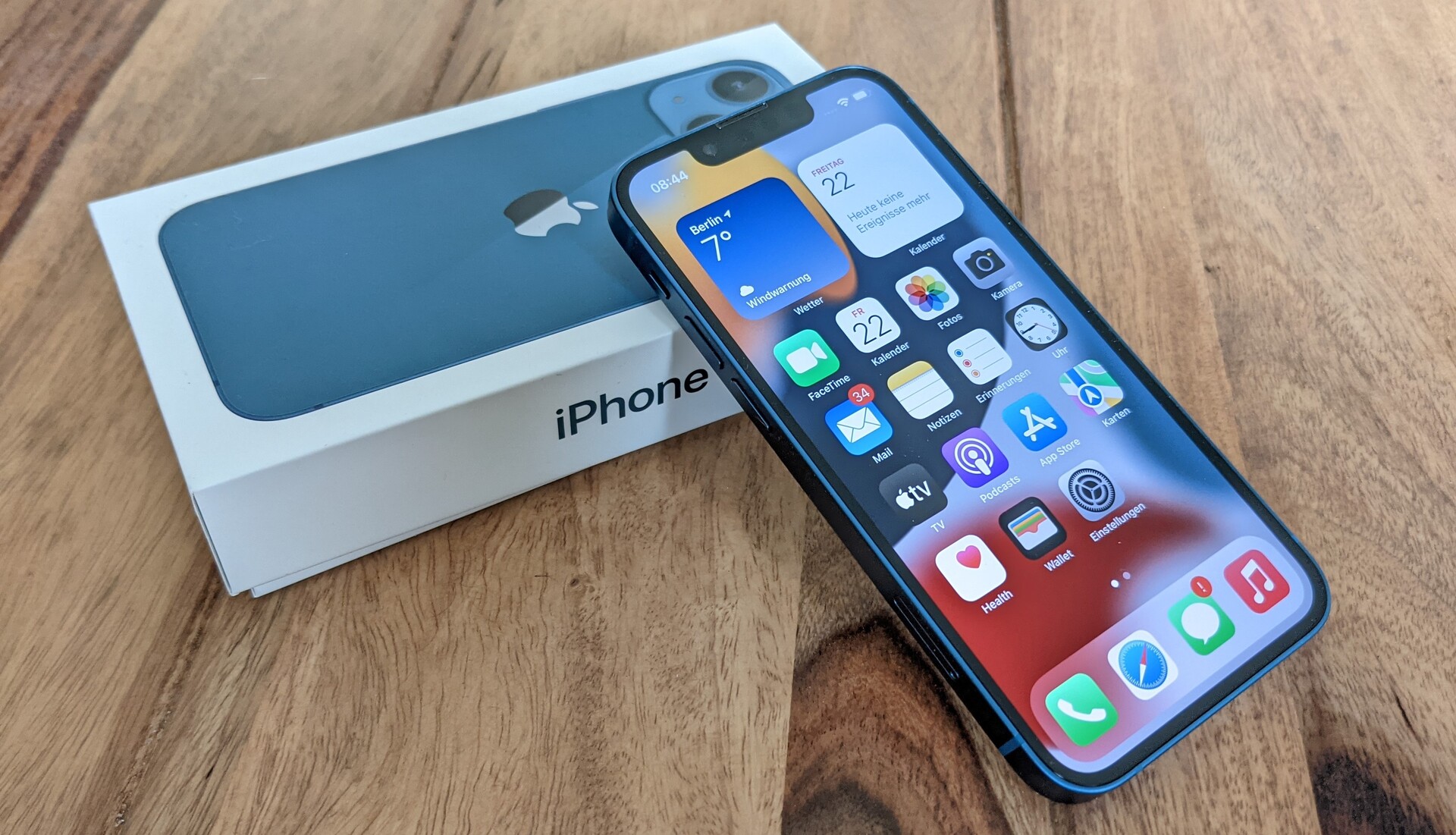 Apple iPhone 13 and 13 mini review: It's all about the battery life