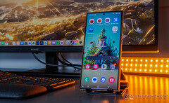 The Galaxy S25 Ultra is rumoured to retain the same AMOLED panel as the Galaxy S24 Ultra that we reviewed earlier this year, pictured. (Image source: Notebookcheck)