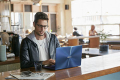 The UX550 is undoubtedly being positioned to compete against the XPS 15 and other "pro" laptops. (Source: Asus) The UX550 is undoubtedly being positioned to compete against the XPS 15 and other "pro" laptops. (Source: Asus)