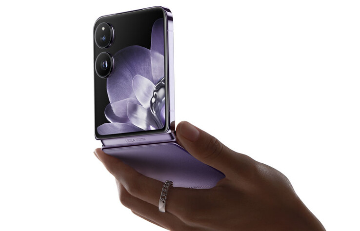 The Xiaomi Mix Flip's main panel is certified for 500,000 folds and unfolds. (Source: Xiaomi)