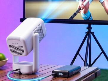 The Aurzen Eazze D1R Air projector can be powered by a 65W+ PD USB-C power bank.