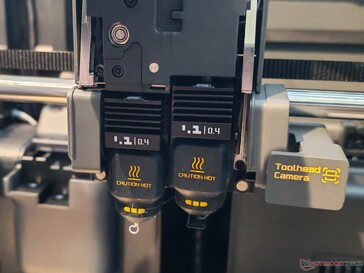 The two print nozzles are offset; the full build area is available only to the main extruder