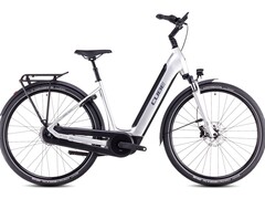 Supreme RT Hybrid Comfort EXC 625: E-bike with mid-motor and extensive features. (Image source: Cube)