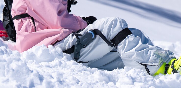 The Dnsys Z1 detects falls and automatically disengages to allow free joint movement. (Image source: Dnsys)