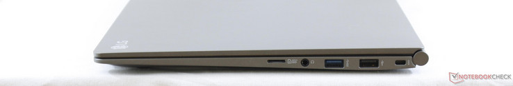 Right: MicroSD reader, 3.5 mm earphones, USB 3.0, USB 2.0, Kensington Lock