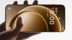 The OnePlus 15&#039;s display. (Image source: OnePlus, edited)