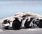 Nio's ET9 shown mid-snow-shake in an exuberant demonstration of its hydraulic active suspension system. (Image source: Nio via CnEVPost on YouTube)
