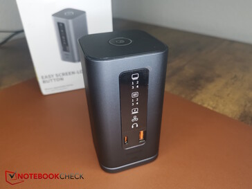 Vertical display with connection indicator