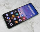 In our tests, the Xiaomi Redmi Note 12 5G achieves four-digit brightness rates with its 120 Hz AMOLED screen.