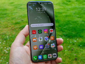 Huawei Pura 70 Ultra outside
