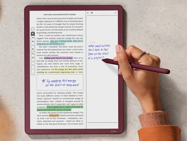 The Kindle Scribe Colorsoft comes with a Premium Pen in the box. (Image source: Amazon)