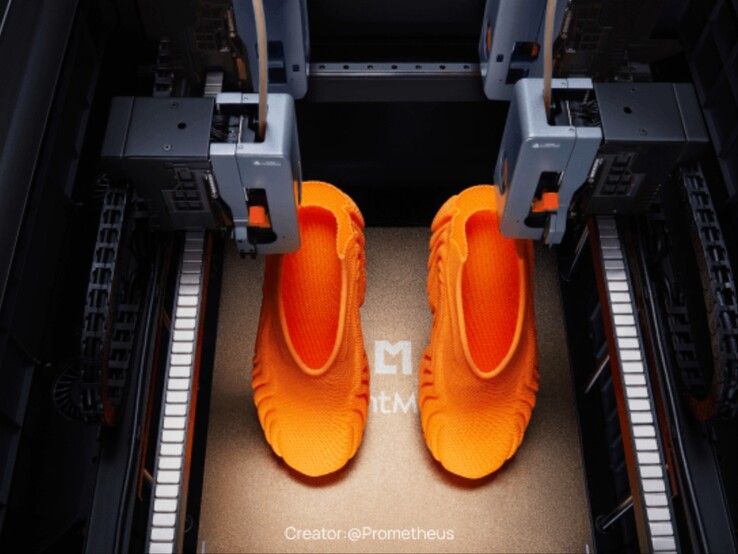 Two toolheads printing simultaneously.