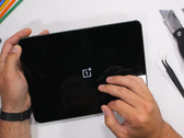 A pre-teardown OnePlus Pad. (Source: JerryRigEverything via YouTube)