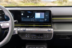 Despite a large infotainment screen, media and climate control duties are still handled by physical buttons and knobs. (Image source: Hyundai)
