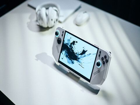 Why did they make this? - MSI Claw A8 review