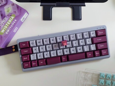 Epomaker TH40 40% mechanical keyboard with split space bars