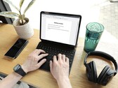 The JingPad A1 has a large AMOLED display and runs Linux. (Image source: Jingling)