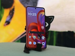The Motorola Edge 50 Neo is one of the devices reported to be affected by the issue. (Image source: Notebookcheck)