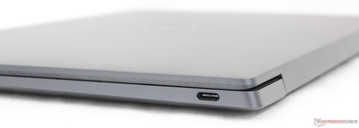 Right: USB-C 4 (40 Gbps) w/ Power Delivery + DisplayPort