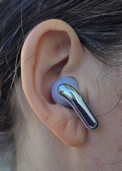 The Xiaomi headphones feature a compact build