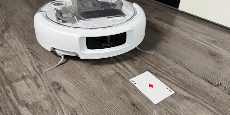 The obstacle detection of the DJI Romo P works excellently in the test