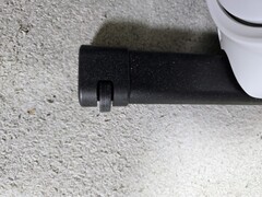 The mini trainer is easy to maneuver thanks to the rollers on the crossbar