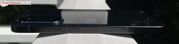 Right: volume rocker, power button