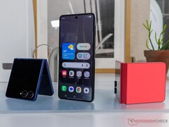The Galaxy Z Flip 7 is the first Galaxy Z Flip model with a UWB chip. (Image source: Notebookcheck)