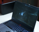 The Lenovo LOQ 15 Gen 9 gaming laptop weighs 2.42 kg (5.34 lbs). (Image source: NotebookcheckReviews on YouTube)
