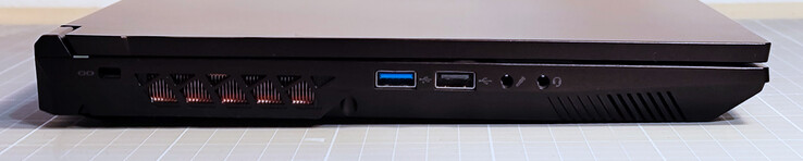 Kensington security slot, USB Type-A 3.2 Gen1, USB-A 2.0, Microphone input, 3.5 mm combo jack