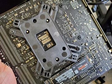 The mounted fitted to the rear of the motherboard. (Image: Notebookcheck)