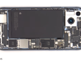 The iPhone 14 Plus' internals. (Source: PBKReviews via YouTube)