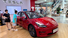 Current Model 3 hits its lowest ever price in China (image: CSJ)