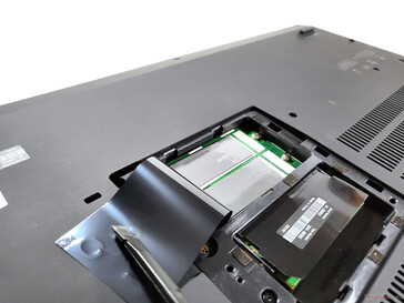 ThinkPad P17 G2: Unoccupied SSD slots below the maintenance hatch