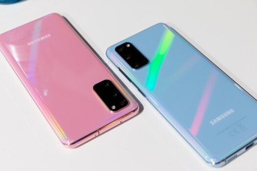 It's a shame Samsung has moved away from bold colours in recent years — the Galaxy S20 had some real visual flair for a glass rectangle. (Image source: Notebookcheck)