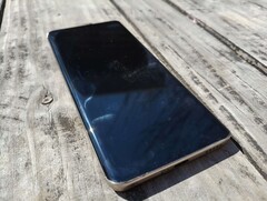 Honor X9b front screen (Image source: Darryl Linington - Notebookcheck)