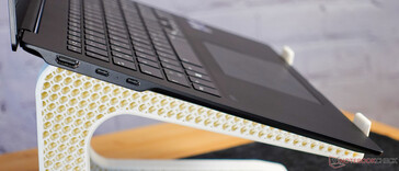 LG Gram Pro 16 ports on the left side. (Image source: Marc Herter for Notebookcheck)