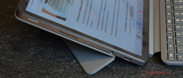 Left: 3.5 mm headset; USB-C 3.1 Gen 1 with PD and DP