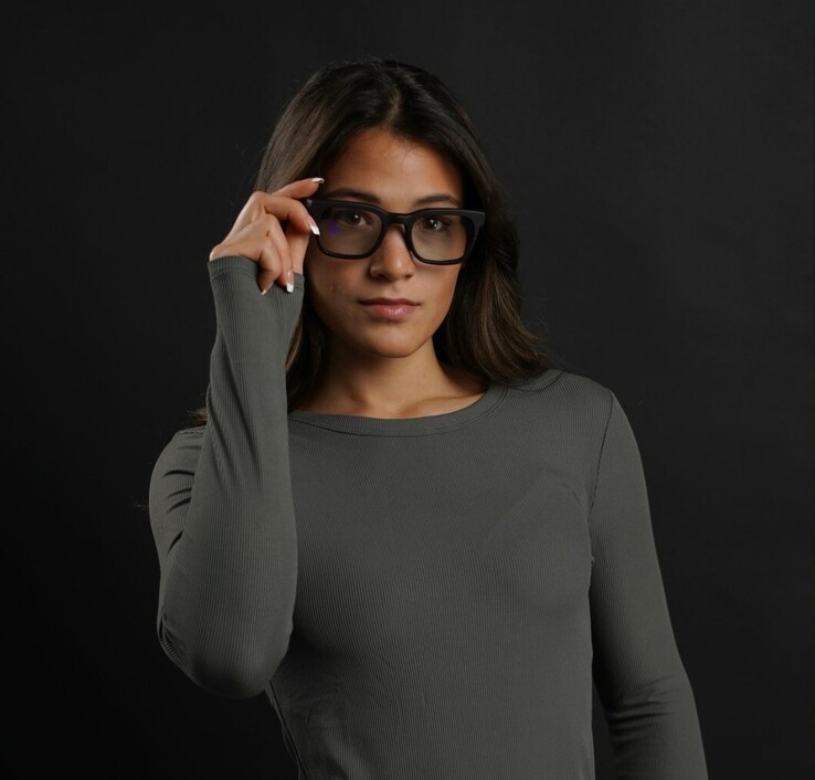 The Vuzix Ultralite OEM Platform on a human model. (Source: Vuzix)