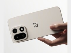 OnePlus 15 in Sand Dune colorway. (Image source: OnePlus on Weibo)